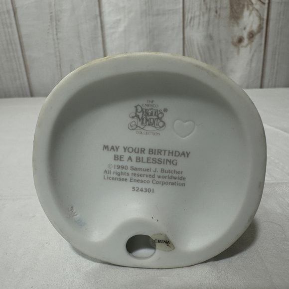 Precious Moment’s figurine titled “May Your Birthday Be A Blessing” from 1990 - Picture 6 of 8